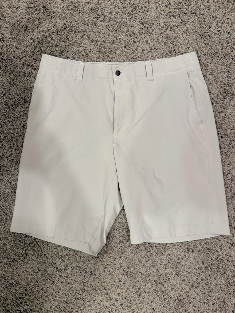 Callaway Men's Flat Front Shorts in Light Cream